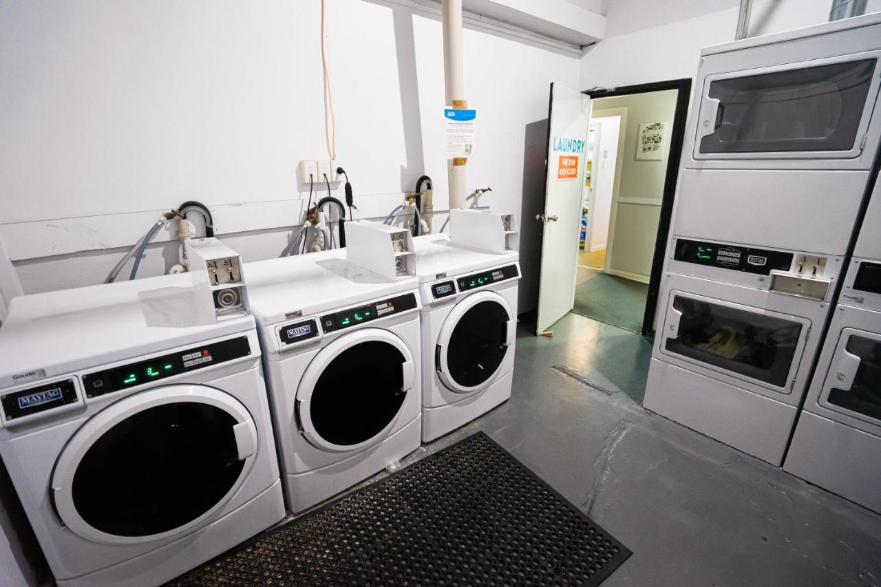 Attic Backpackers Hostel Оукланд Екстериор снимка