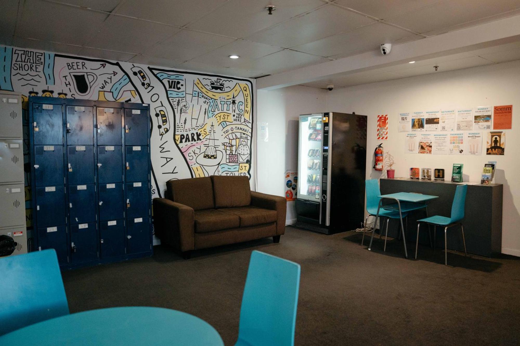 Attic Backpackers Hostel Оукланд Екстериор снимка