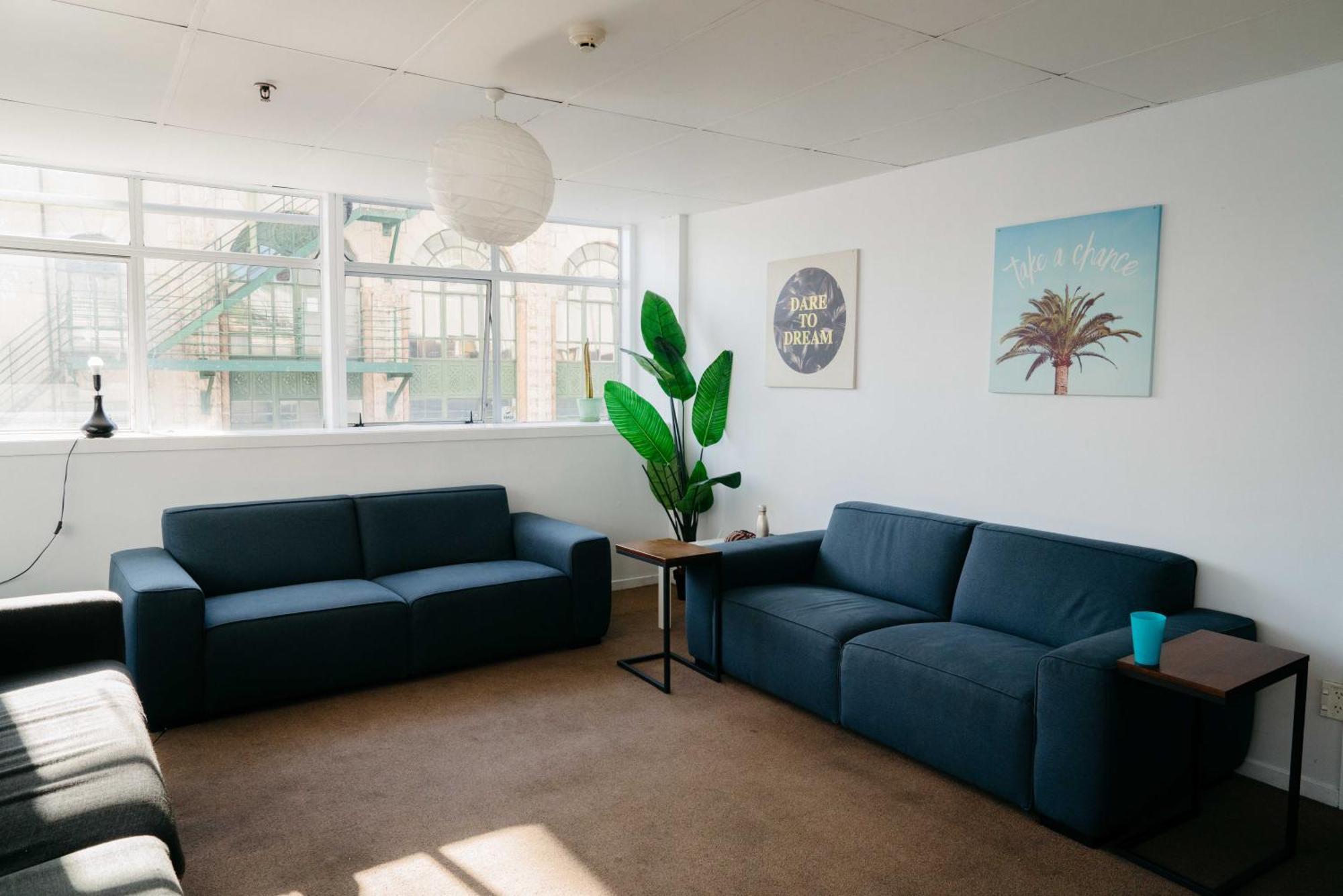 Attic Backpackers Hostel Оукланд Екстериор снимка
