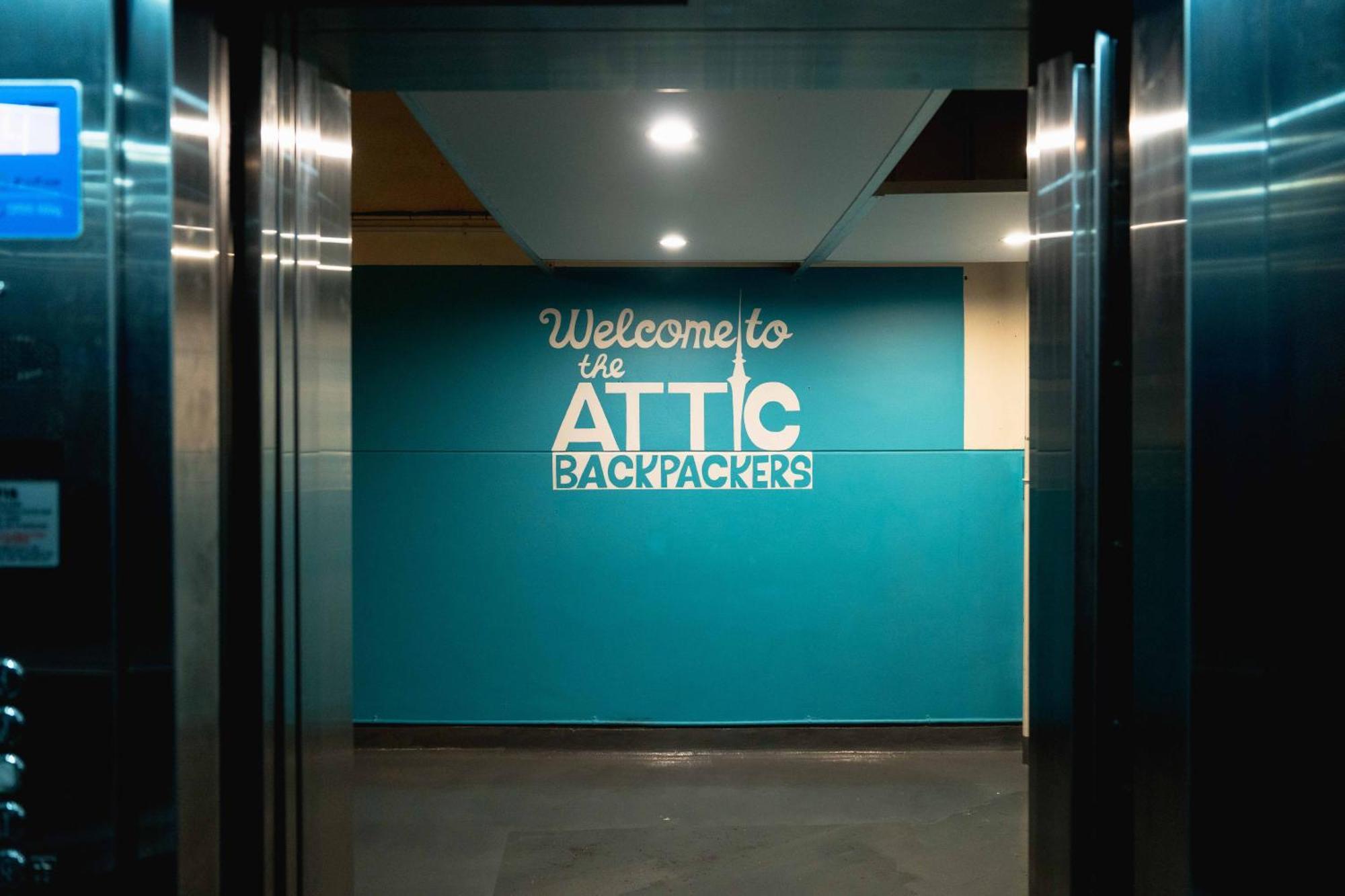 Attic Backpackers Hostel Оукланд Екстериор снимка